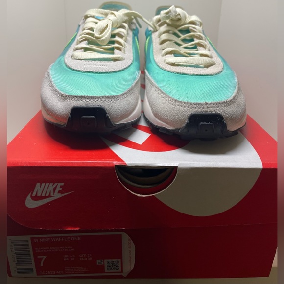 Nike Waffle One Aqua - Picture 2 of 11